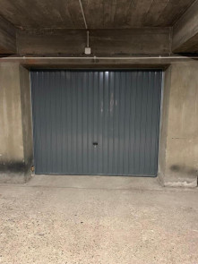Garage / box en Location à Lyon