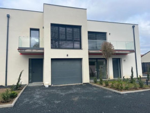 Maison en Location à Ste-foy-les-lyon / 5 pièces 151m2