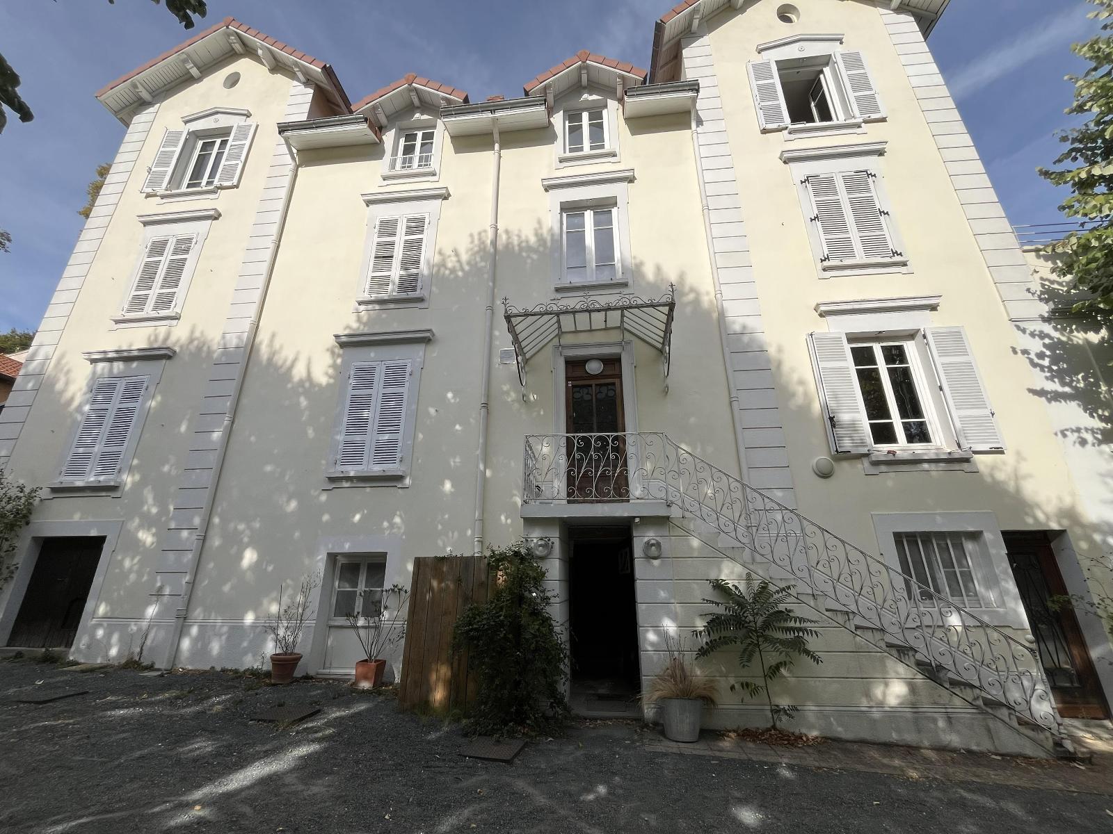 appartement 2 pièces - ALBIGNY-SUR-SAONE