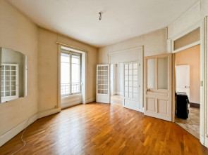Appartement ancien en Vente à Villeurbanne / 2 pièces 53m2